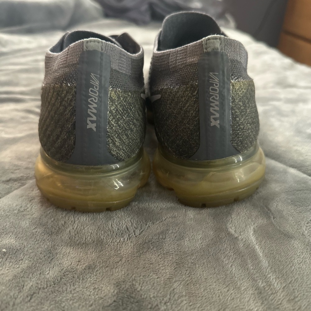 Nike Gray Air VaporMax Flyknit Asphalt Size: 9.5 - Picture 10 of 10